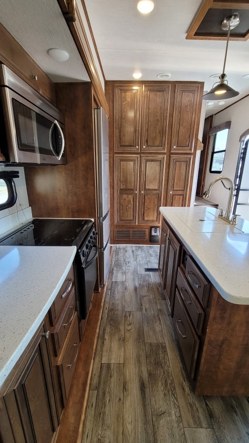 2019 Heartland Bighorn 32RS 8