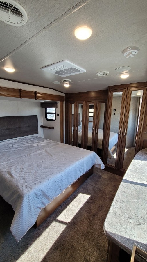 2019 Heartland Bighorn 32RS 11