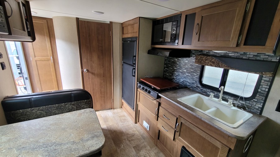 2018 Gulf Stream AMERI LITE 218MB 8