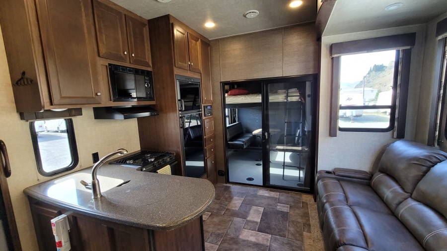 2016 Keystone RV Impact 311 6