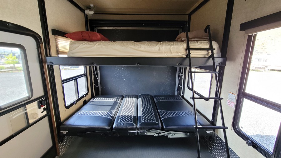 2016 Keystone RV Impact 311 13