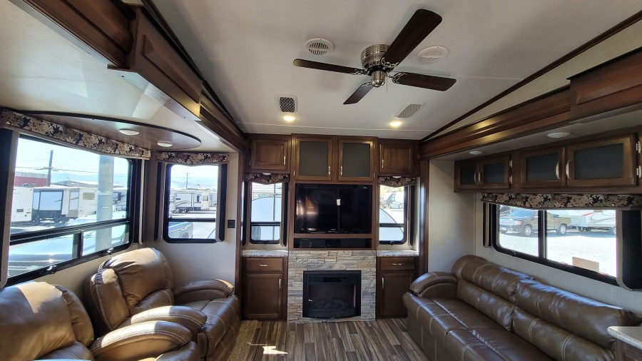 2017 Keystone RV Montana High Country 310RE 9