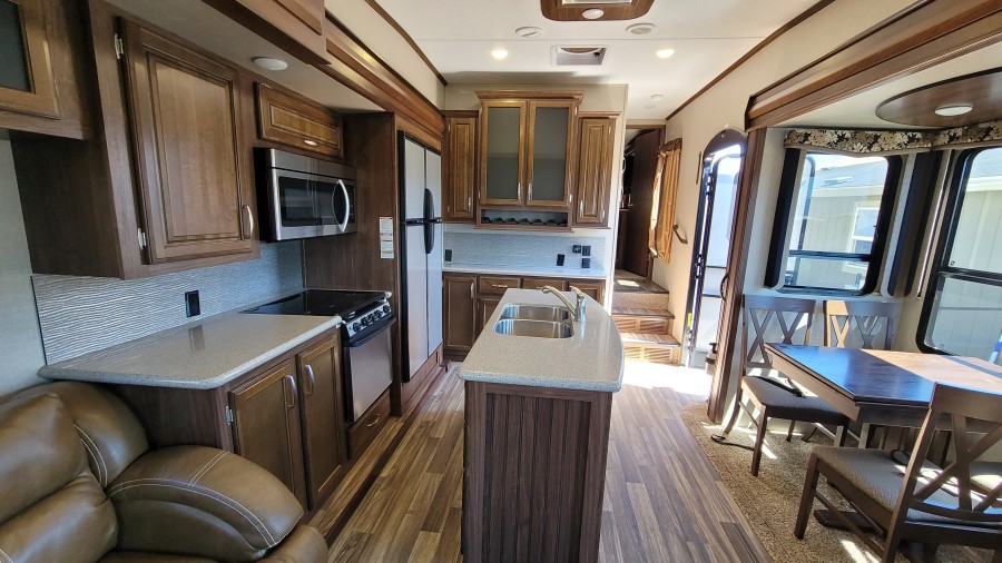 2017 Keystone RV Montana High Country 310RE 11