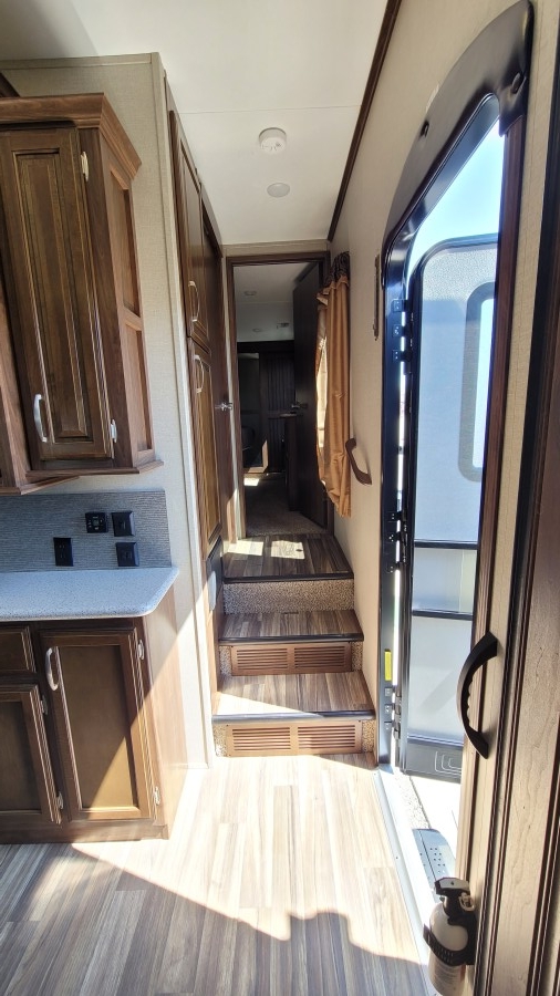2017 Keystone RV Montana High Country 310RE 12