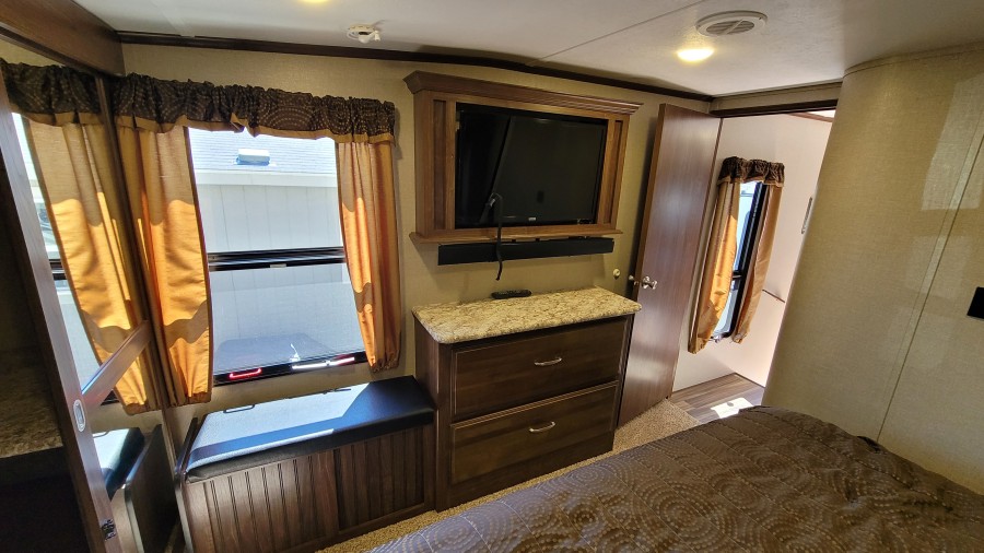 2017 Keystone RV Montana High Country 310RE 15