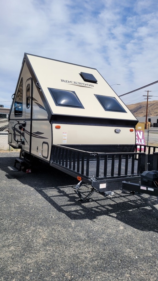 2017 Rockwood Premier A122 0