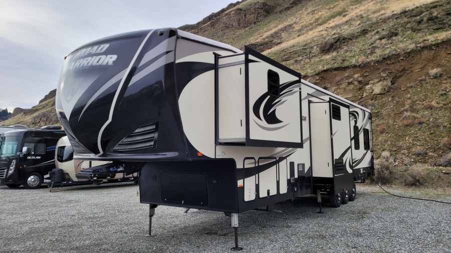 2019 Heartland Road Warrior 396 1