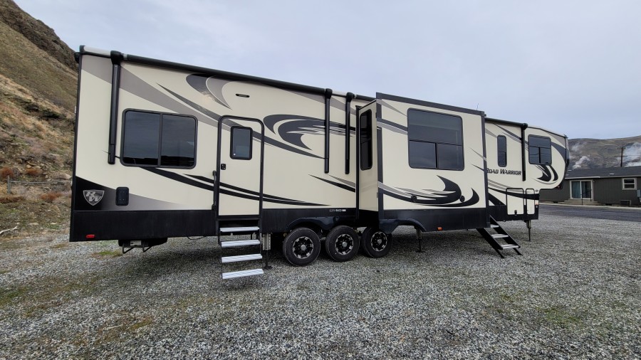 2019 Heartland Road Warrior 396 5