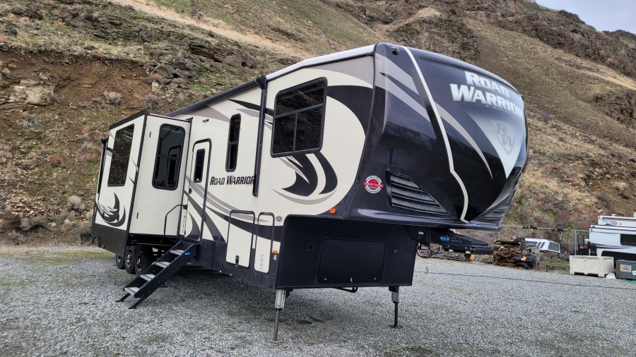 2019 Heartland Road Warrior 396 0