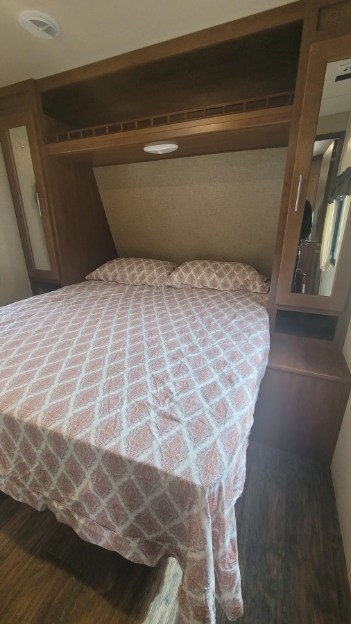 2017 Forest River RV Wildcat 255RLX 9
