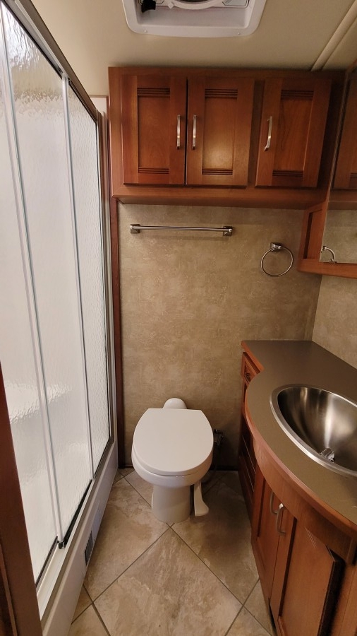 2017 Winnebago FORZA 36G 21