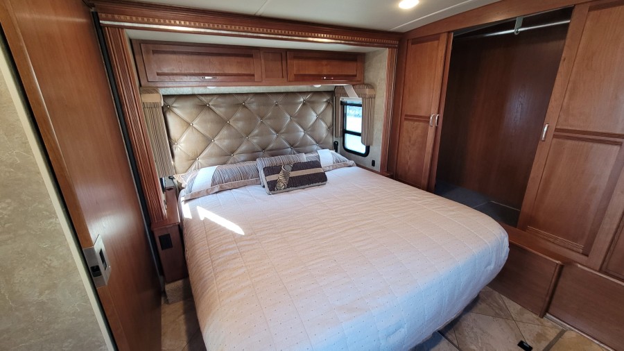 2017 Winnebago FORZA 36G 16