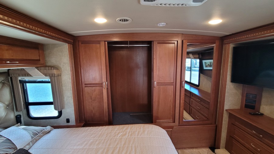 2017 Winnebago FORZA 36G 18