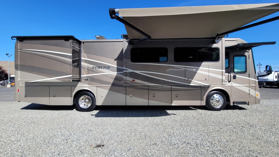 2017 Winnebago FORZA 36G 6