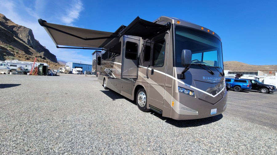 2017 Winnebago FORZA 36G 0